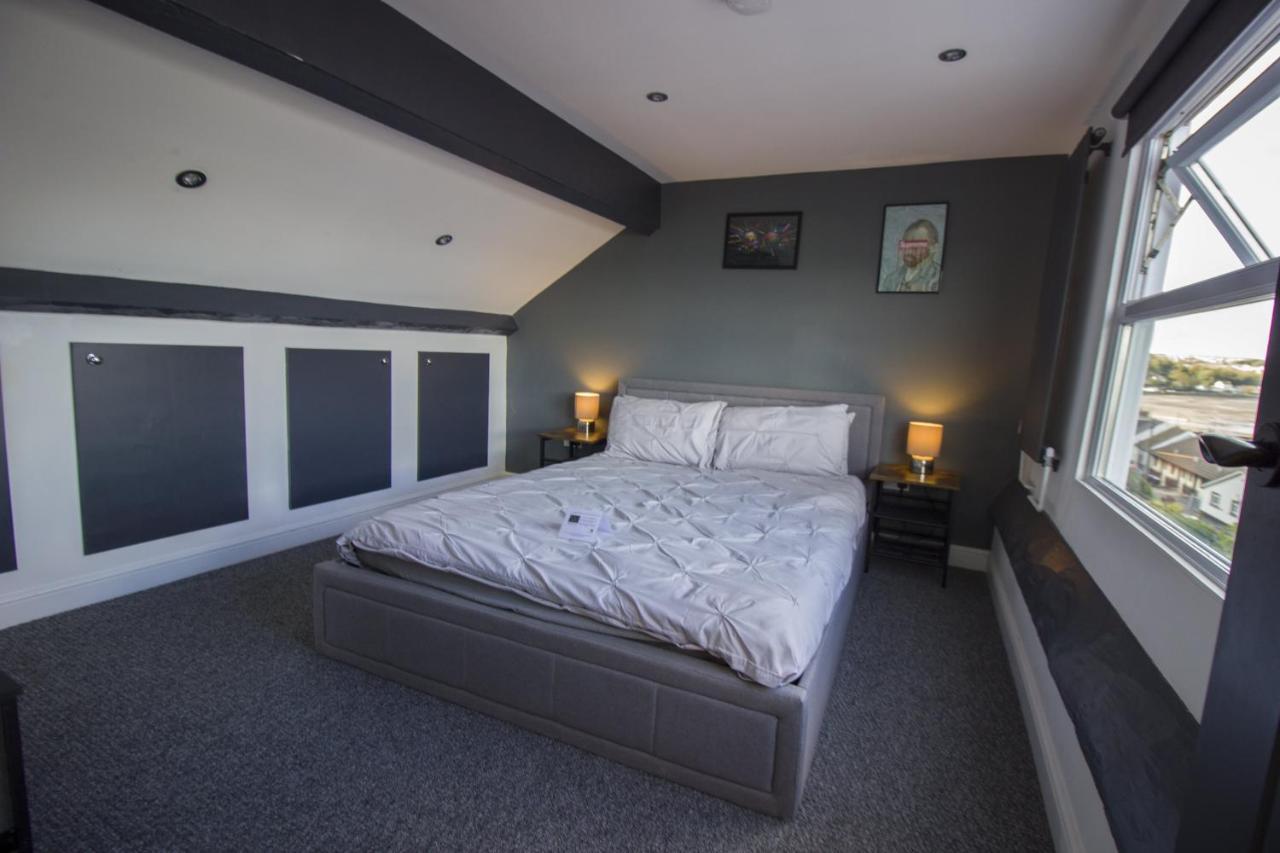 The Clifton - Sea View - By Tifa Stays Holiday home Swansea