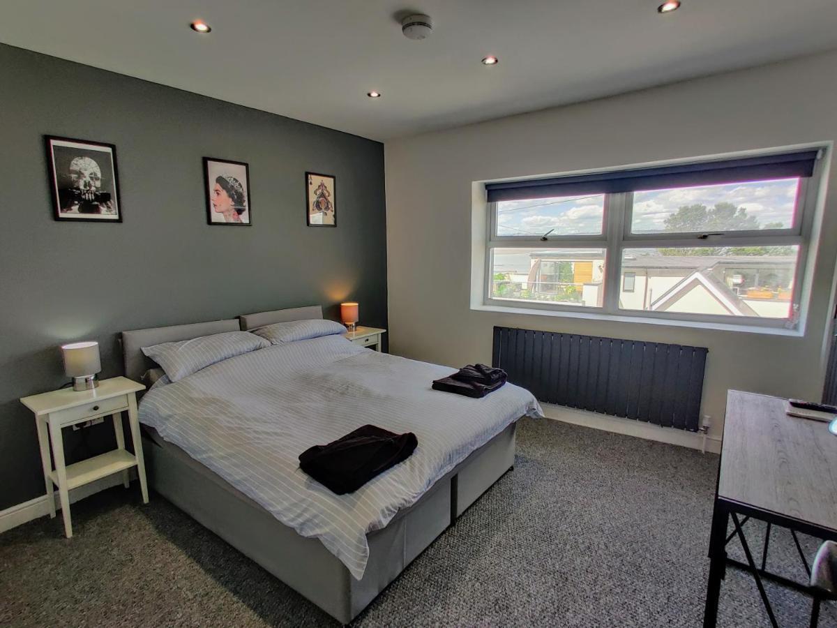 The Clifton - Sea View - By Tifa Stays Holiday home *