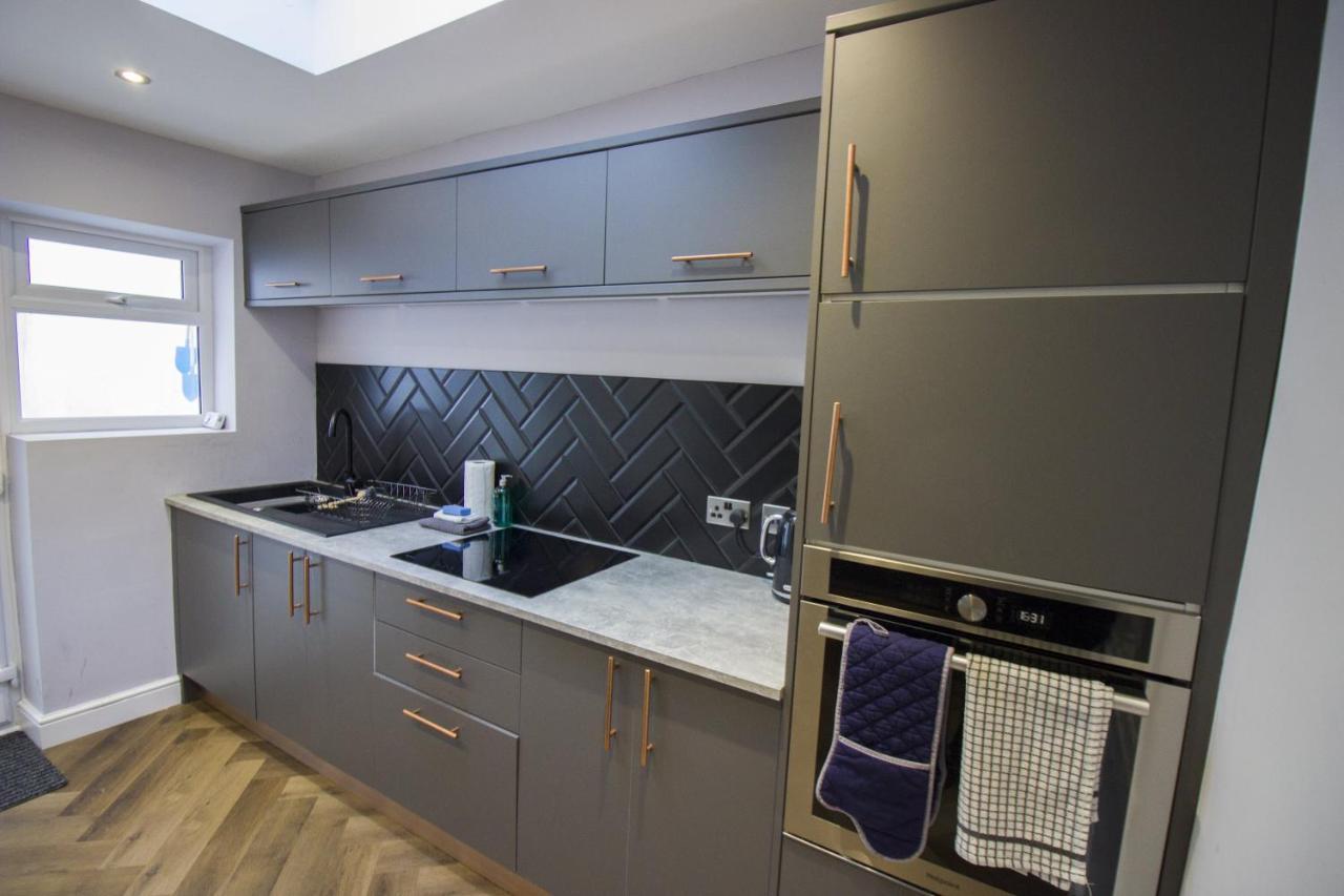 The Clifton - Sea View - By Tifa Stays Holiday home *