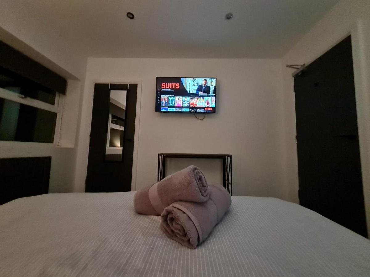 The Clifton - Sea View - By Tifa Stays Swansea